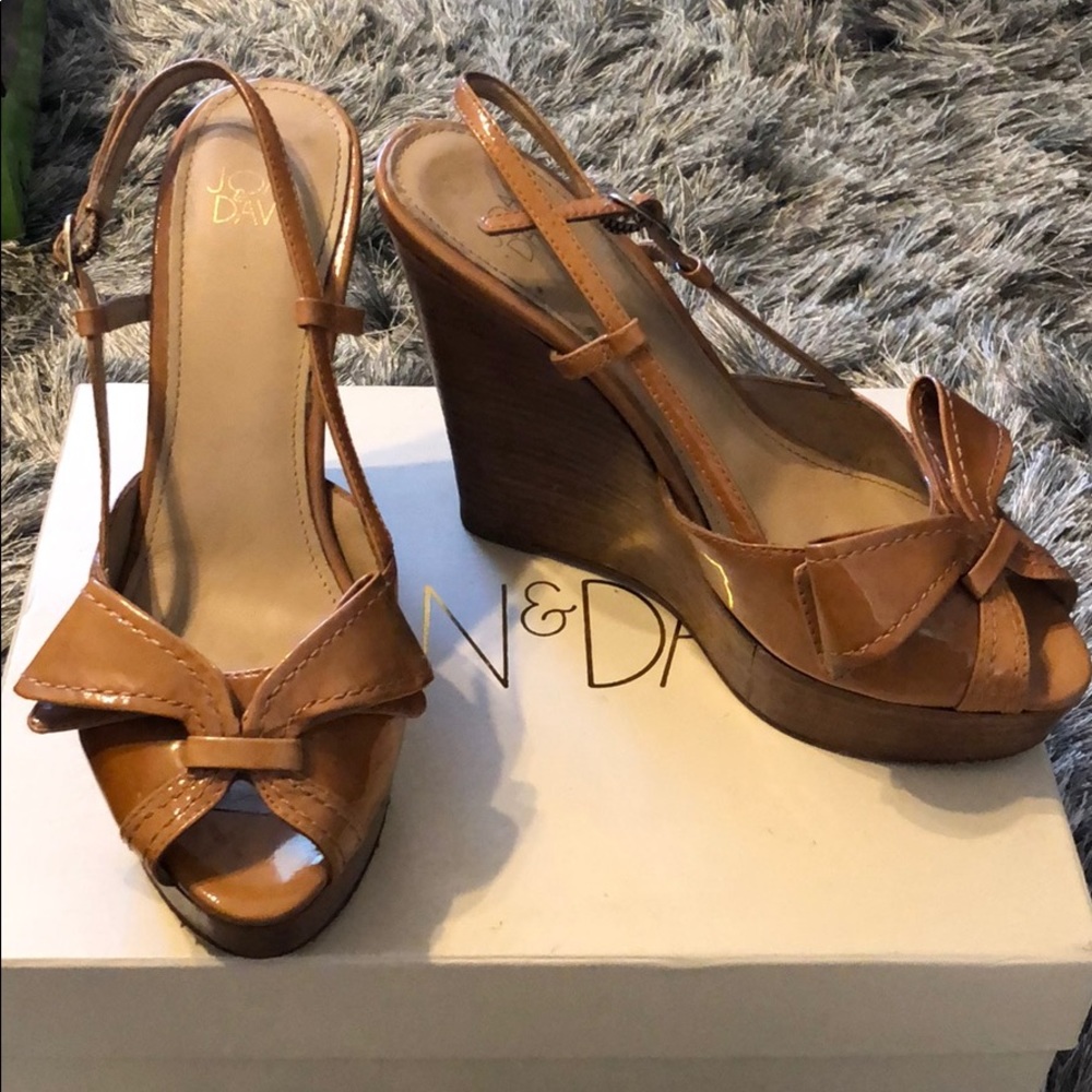 Joan & David wedge sandal 7.5